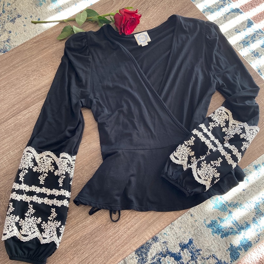 Blue Rain Vneck Lace Top XXS